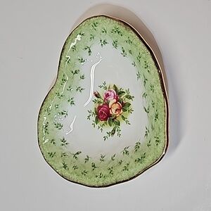Vintage 1962 Royal Albert Old Country Roses Green Border Heart Trinket Dish